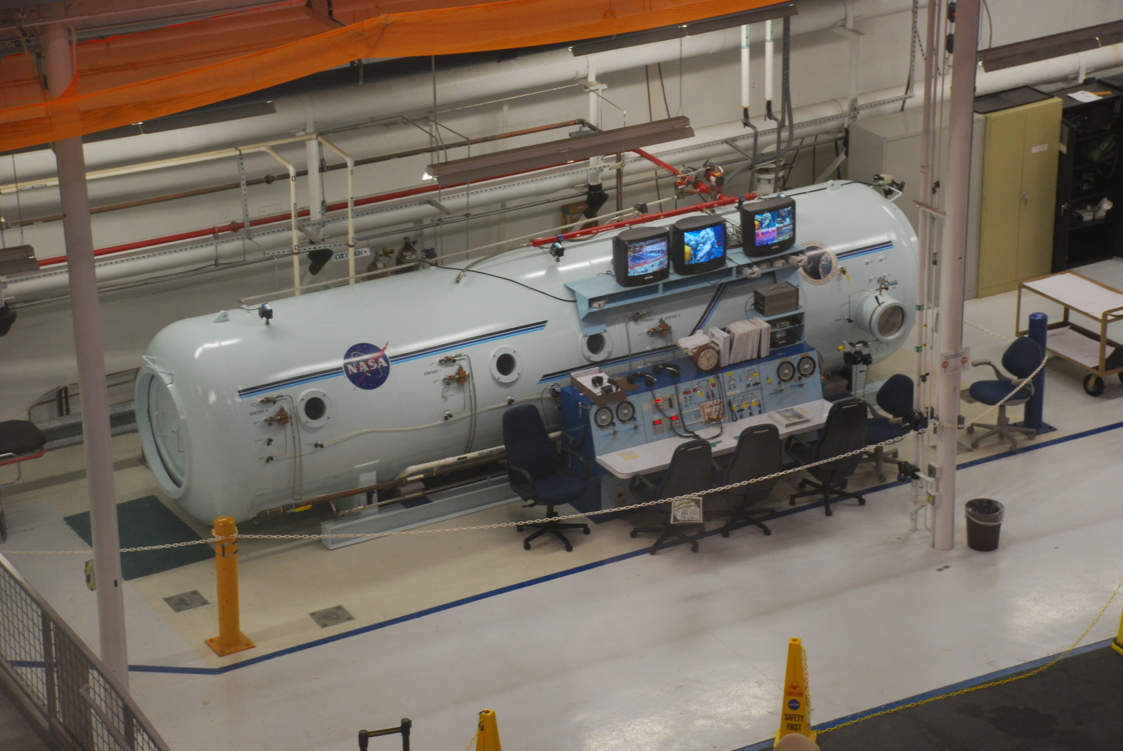 Nasa_decompression_chamber